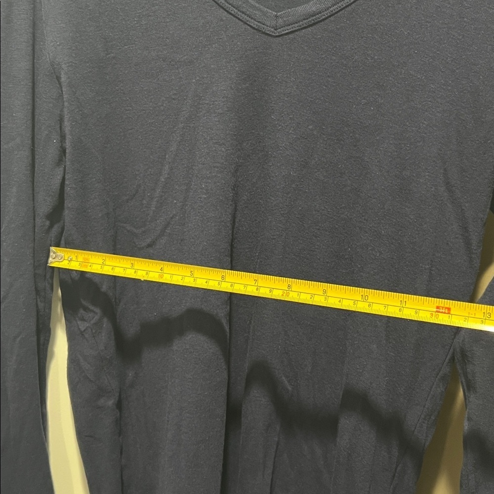 GAP Women's Deep Blue Long Sleeve V-Neck Top size L - Picture 5 of 5